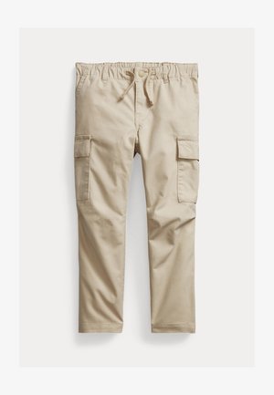 Pantalones cargo de algodón beige con cintura elástica, cordón ajustable y dos bolsillos laterales. Textura suave y diseño de pierna recta.