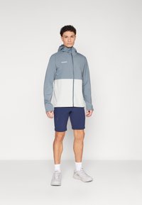 Mammut LINARD LIGHT HOODED JACKET MEN - Nepropusna jakna - strata/silver sage