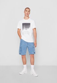 Karl Kani SMALL SIGNATURE - Szorty jeansowe