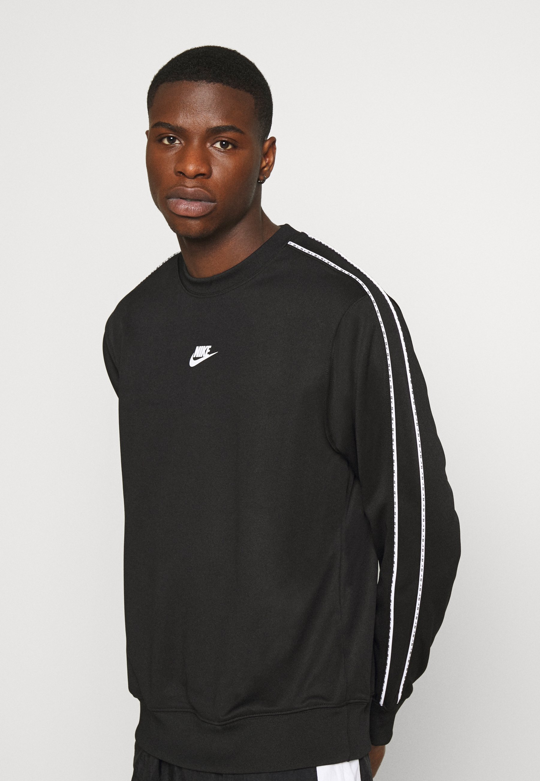 Nike Sportswear Sweatshirt blackschwarz Zalando.at Nike Sportswear TECH PACK CREW Sweatshirt black Zalando.at