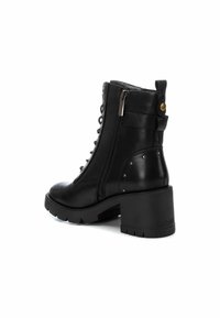 Carmela Botines con cordones - black