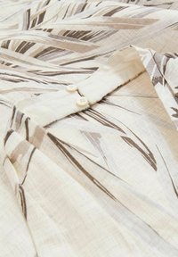 Reiss REGULAR FIT - CARLA PALM PRINT HALTERNECK - Maksimekko - neutral