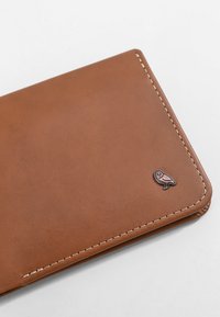Bellroy HIDE AND SEEK - Geldbörse - brown