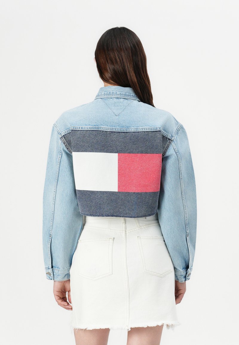 Tommy Jeans Džinsa auduma jaka - denim mid light blue