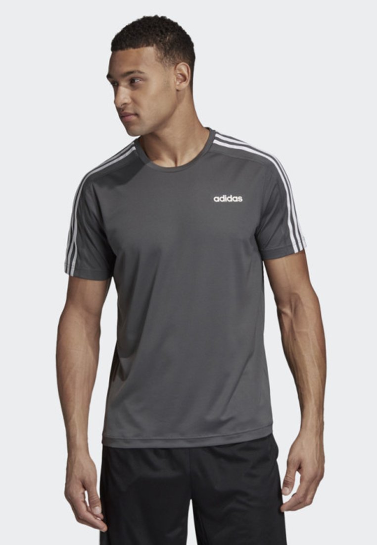 design 2 move 3 stripes tee