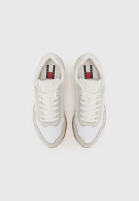 Tommy Jeans CASUAL - Baskets basses - ecru