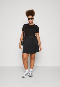 Calvin Klein Jeans Plus LOGO ELASTIC DRESS - Džersejové šaty - black