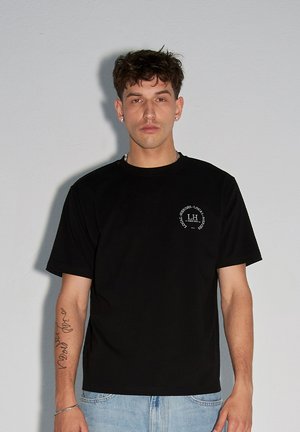 - T-shirt z nadrukiem