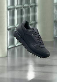 Неизбран, dark blue