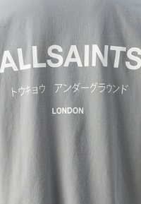 AllSaints UNDERGROUND CREW - Marškinėliai su spaudiniu - cliff grey