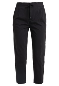 Pantaloni neri con vita regolabile, caratterizzati da due pieghe frontali, design a gamba dritta e una texture di tessuto liscia.