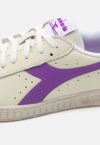 Diadora GAME WAXED UNISEX - Sneakers low - white/violet berry