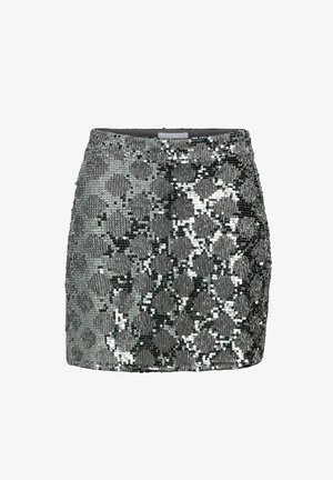 Minifalda metálica gris cubierta de brillantes lentejuelas, con un patrón geométrico y una silueta ajustada. Textura suave con cinturilla.