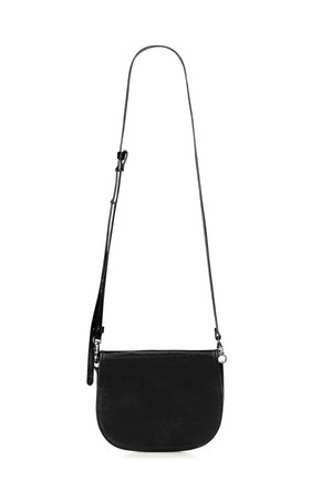 Borsa a tracolla in pelle nera con forma arrotondata, tracolla regolabile e texture liscia. Design minimalista, senza hardware visibile o motivi.
