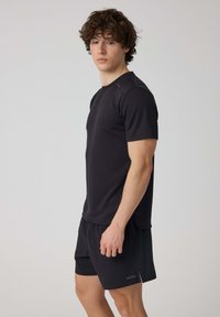 SNOCKS T-shirt basic - schwarz