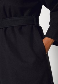 Anna Field Curvy Mantel - black
