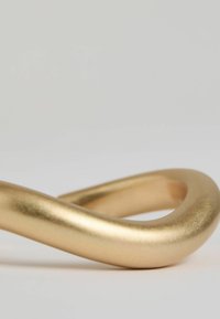 Reiss FREIDA WAVE CUFF - Käevõru - gold-coloured