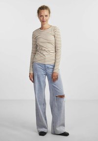 Pieces Langarmshirt - silver mink