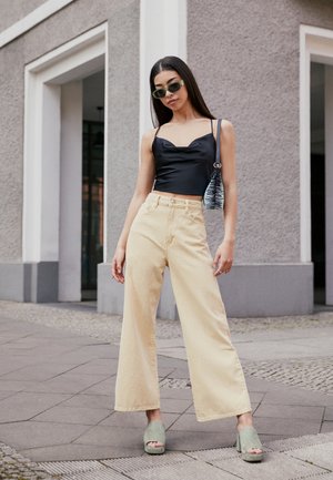 IDUN WIDE - Jeans relaxed fit - yellow