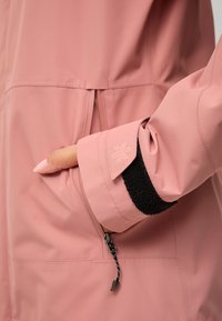 Áhkká Regnjakke / vandafvisende jakker - braunrosa