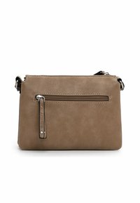 Borsa a tracolla in pelle marrone con tasca frontale con zip, texture liscia e tracolla removibile. Presenta cuciture sottili e hardware in argento.