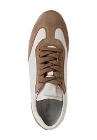 Weiße und beigefarbene Sneaker mit einer Kombination aus Wildleder und Leder, runder Zehe, Schnürung vorne und strukturiertem Innenraum mit Logo.