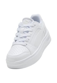Witte sneakers met een soepele leren bovenkant, vetersluiting, geperforeerd ontwerp op de teen en een stevige rubberen zool met logo-accenten.