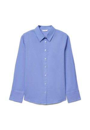 Chemise bleu clair à manches longues avec boutons, col pointu et poignets, affichée à plat sur fond blanc.