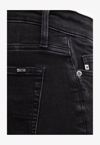 Unausgewählt, schwarz