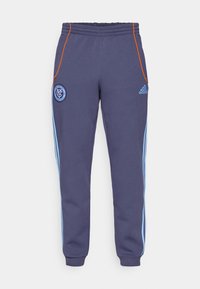 Pantalones de chándal azul marino con costuras laterales naranjas y rayas azul claro. Presentan un logo circular en el muslo izquierdo y una cinturilla elástica.