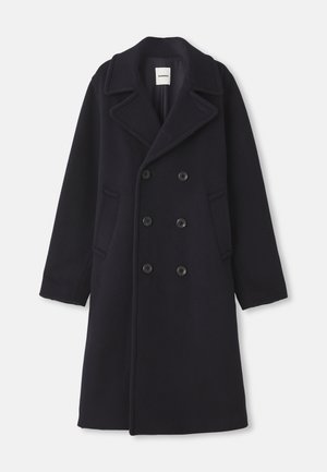 Cappotto di lana navy doppiopetto con ampi rever, quattro bottoni frontali e due tasche laterali. Design classico a taglio dritto.