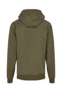 Hanorac de culoare verde măsliniu, realizat dintr-un material moale, cu glugă ajustabilă și manșete cu nervuri. Prezintă un design simplu pe spate, fără logo-uri sau modele vizibile.