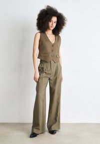 Gestuz LIZA WAISTCOAT - Mellény - stone gray