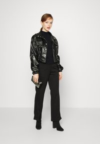 Pieces Petite PCKENNA TOP - Blusa - black