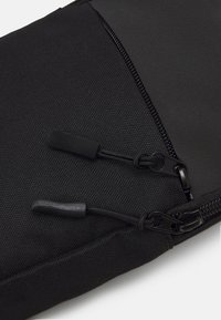 Pier One Marsupio - black
