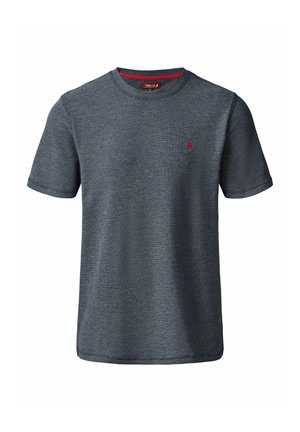 T-shirt à manches courtes, col rond, en tissu texturé bleu foncé. Présente un petit logo rouge sur la poitrine et un col intérieur contrastant en rouge.