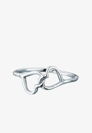 Zilveren ring met twee in elkaar verstrengelde hartvormen, met een gladde, gepolijste afwerking en een slanker ringontwerp.
