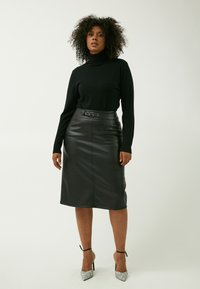 Maison Form'elle TURTLENECK  - Jersey de punto - black