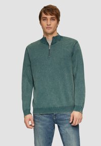 Ritssluiting sweater in diep teal, gemaakt van zachte stof, met een geribbelde kraag, boorden en zoom, in een casual pasvorm en subtiele textuur.