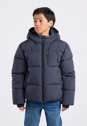 Veste matelassée bleu marine avec capuche, dotée d'une fermeture éclair à l'avant, de poches latérales et de poignets élastiques. Fabriquée en matériau synthétique lisse.