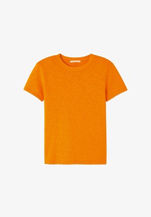 Kratka majica s kratkimi rokavi v svetloorangi barvi, izdelana iz mehkega materiala z gladko teksturo. Ima klasičen okrogel ovratnik in brez vzorcev.