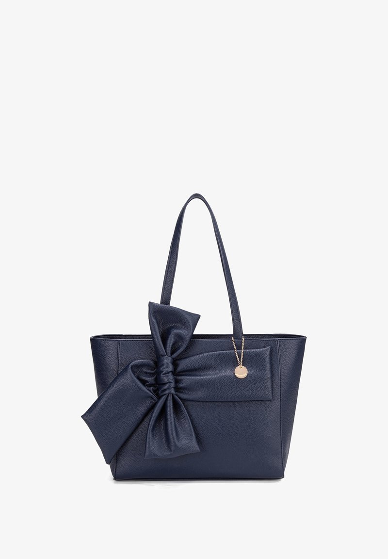 Borsa tote blu navy realizzata in pelle testurizzata, con un grande fiocco decorativo sul davanti e un charm dorato attaccato alla tracolla.