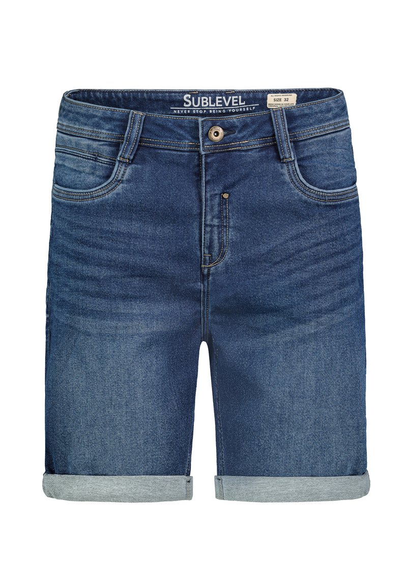 Blaue Denim-Shorts mit umgeschlagenem Saum, ausgestattet mit einem Knopf- und Reißverschluss, einem Fünf-Taschen-Design und subtiler Ausbleichung des Stoffes.