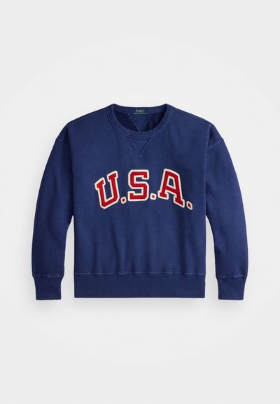 Un sweat-shirt bleu marine à manches longues, avec un col rond et un graphique 'U.S.A.' en rouge et crème à l'avant. Poignets et ourlet côtelés.