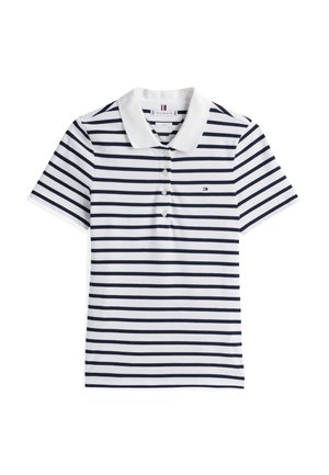 Weißes Poloshirt mit kurzen Ärmeln, gleichmäßig verteilten marineblauen horizontalen Streifen, weißem Kragen, vier vorderen Knöpfen und kleinem Logo auf der Brust.