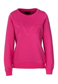 Różowy sweter z prążkowanymi mankietami i dołem. Posiada wytłaczane litery "V 1969" z przodu oraz okrągły dekolt. Wykonany z miękkiego materiału.