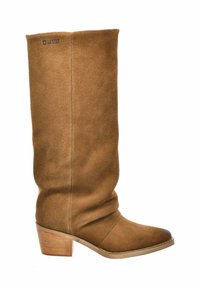 Brązowy zamszowy but do kolan z zaokrąglonym noskiem, luźnym fasonem i drewnianą blokową obcasą. Na górze znajduje się logo „BIG STAR”.