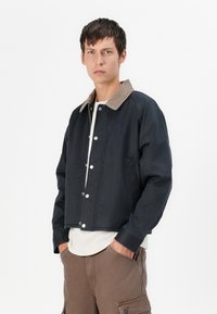 Abercrombie & Fitch CROPPED ZIP BARN JACKET - Lahka jakna - dark blue