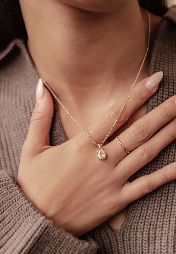 AUGUST BIRTH - Halskette