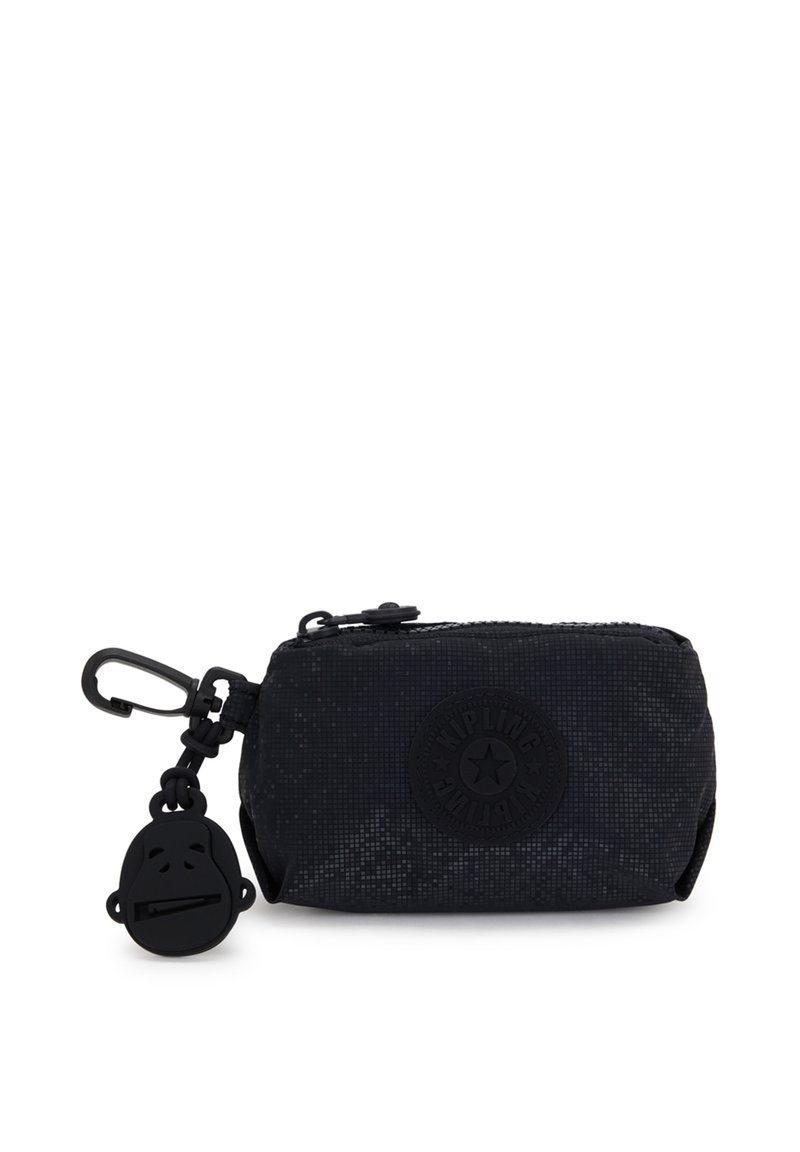 Pochette noire zippée en matériau léger ; présente une surface texturée et un porte-clés en forme de singe noir attaché avec un visage souriant.